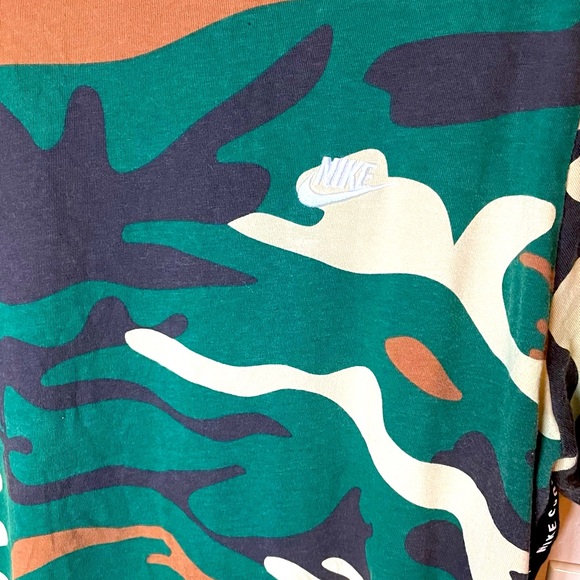 Nike Camo T-Shirt Nike Sportswear The Nike Tee Size XXL - Picture 4 of 8